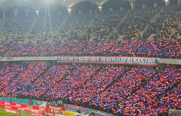 Scenografia pregătită de fanii FCSB la derby-ul cu Dinamo » Rivalii nu au replicat în peluza opusă