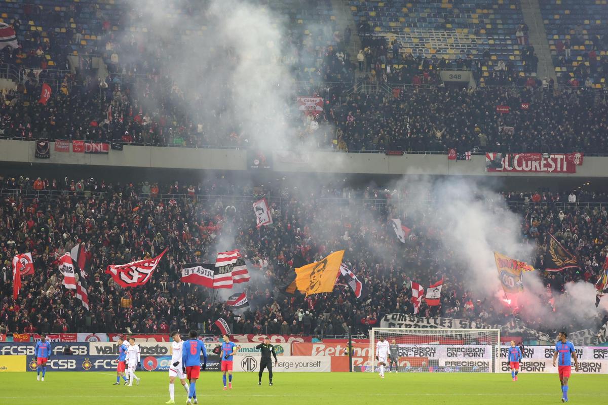 Mihai Stoica, ținut cu greu în lojă după FCSB - Dinamo » Momente fabuloase care nu s-au văzut la TV