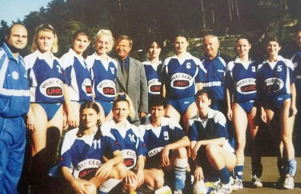 7 povești incredibile cu Vasile Ouatu, fostul patron din volei, ucis de coronavirus: de la „folcloriste” la echipamentul cu buricul gol și ceaiuri pentru retrogradare