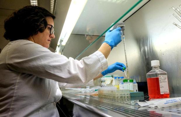 Primul vaccin împotriva coronavirusului: au început testările pe oameni » Care e planul pentru perioada următoare
