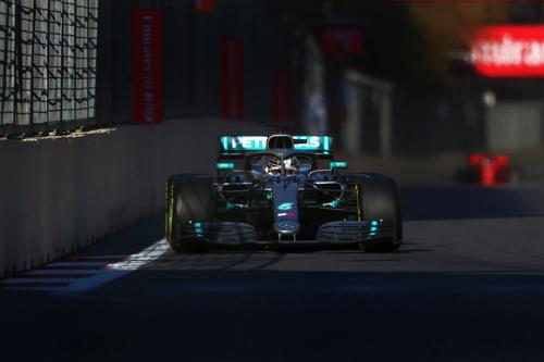Lewis Hamilton concurând în MP al Azerbaidjanului în 2019