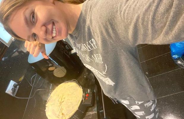 Simona Halep face clătite, în izolarea provocată de coronavirus: „Din ce în ce mai pricepută”