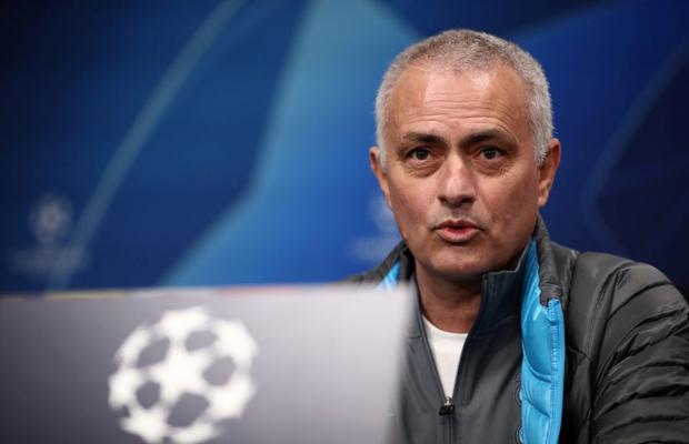 Jose Mourinho le-a adus mâncare oamenilor în vârstă din Londra, în plină pandemie » Imagini senzaționale cu portughezul
