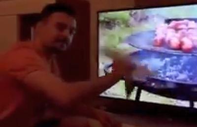 VIDEO Cu ce se ocupă steliștii: Adrian Petre savurează un grătar virtual, Ionuț Panțâru face abdomene cu iubita :D
