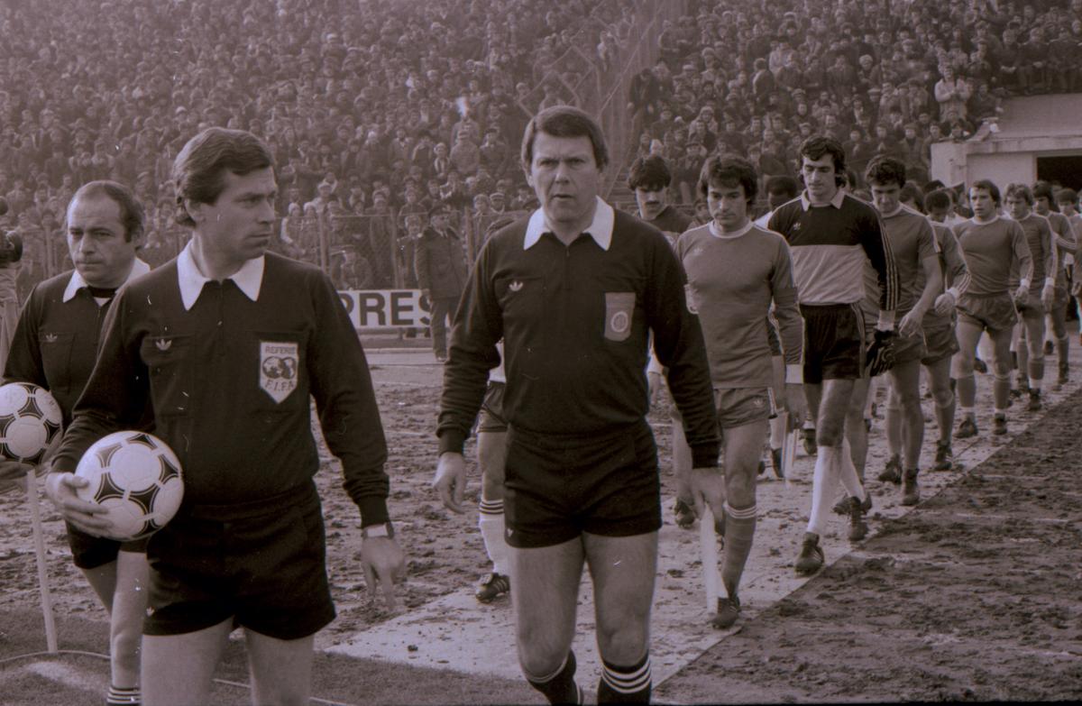 Cum au fost create marile echipe ale anilor '80? » Episodul 1: Craiova Maxima - creată de Corneliu Stroe, protejată de Ștefan Andrei și cântată de Adrian Păunescu