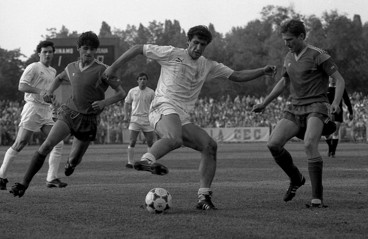 Cum au fost create marile echipe ale anilor '80? » Episodul 1: Craiova Maxima - creată de Corneliu Stroe, protejată de Ștefan Andrei și cântată de Adrian Păunescu