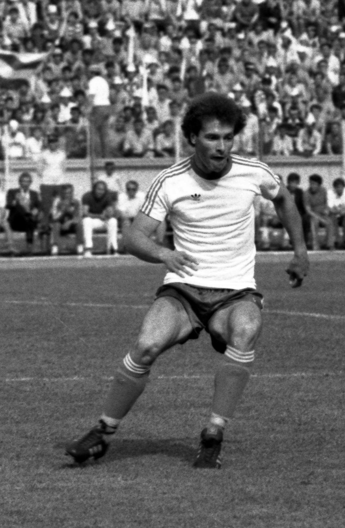 Cum au fost create marile echipe ale anilor '80? » Episodul 1: Craiova Maxima - creată de Corneliu Stroe, protejată de Ștefan Andrei și cântată de Adrian Păunescu