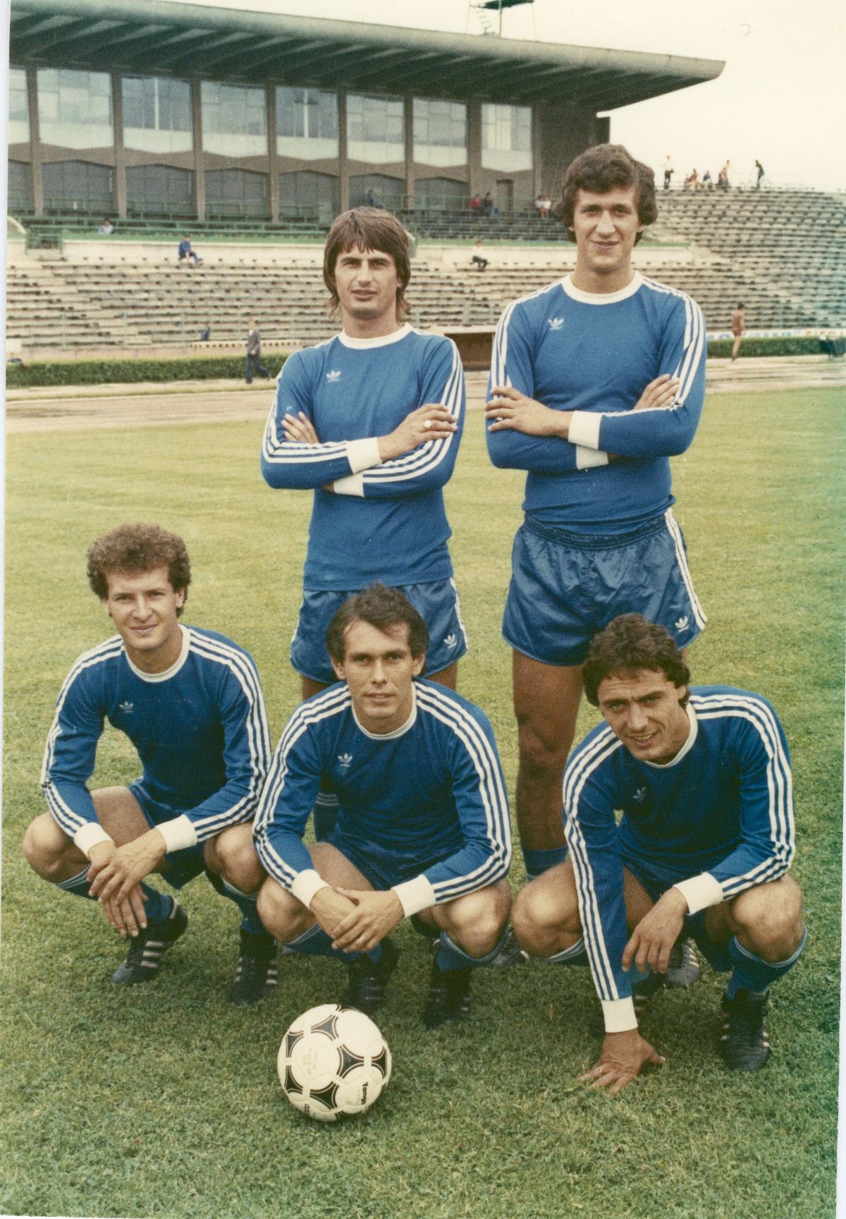 Cum au fost create marile echipe ale anilor '80? » Episodul 1: Craiova Maxima - creată de Corneliu Stroe, protejată de Ștefan Andrei și cântată de Adrian Păunescu