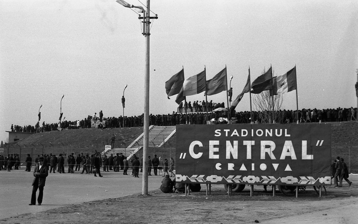 Cum au fost create marile echipe ale anilor '80? » Episodul 1: Craiova Maxima - creată de Corneliu Stroe, protejată de Ștefan Andrei și cântată de Adrian Păunescu