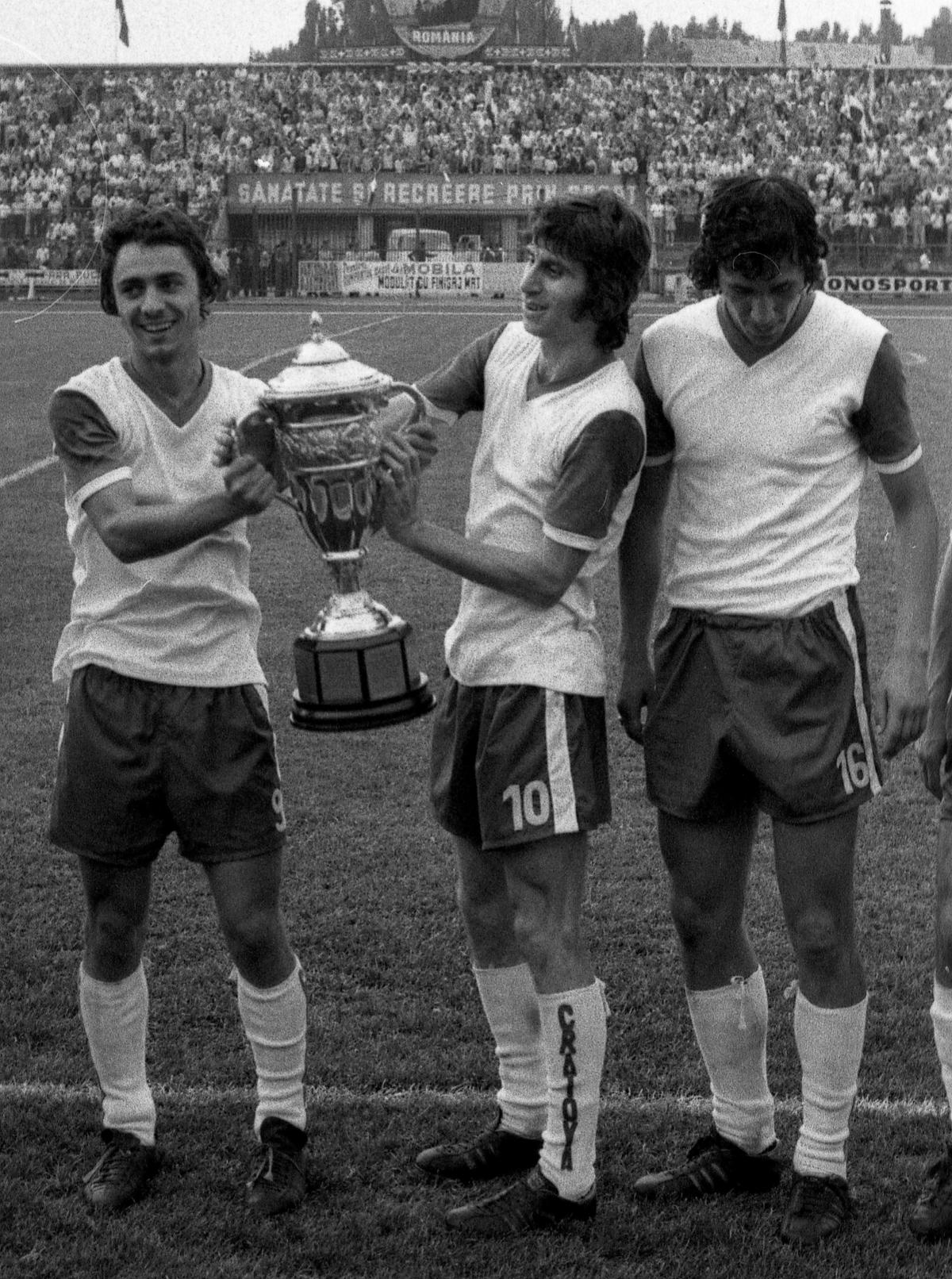 Cum au fost create marile echipe ale anilor '80? » Episodul 1: Craiova Maxima - creată de Corneliu Stroe, protejată de Ștefan Andrei și cântată de Adrian Păunescu