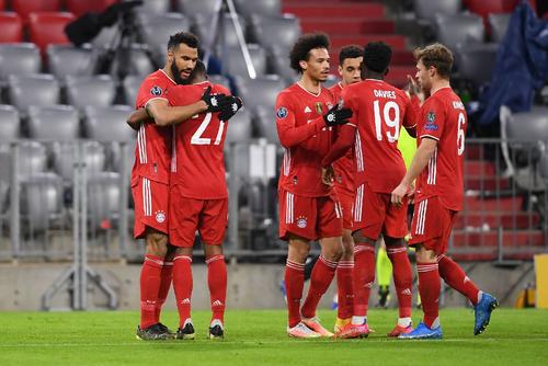 Eric Maxim Choupo-Moting și jucătorii lui Bayern Munchen FOTO Imago
