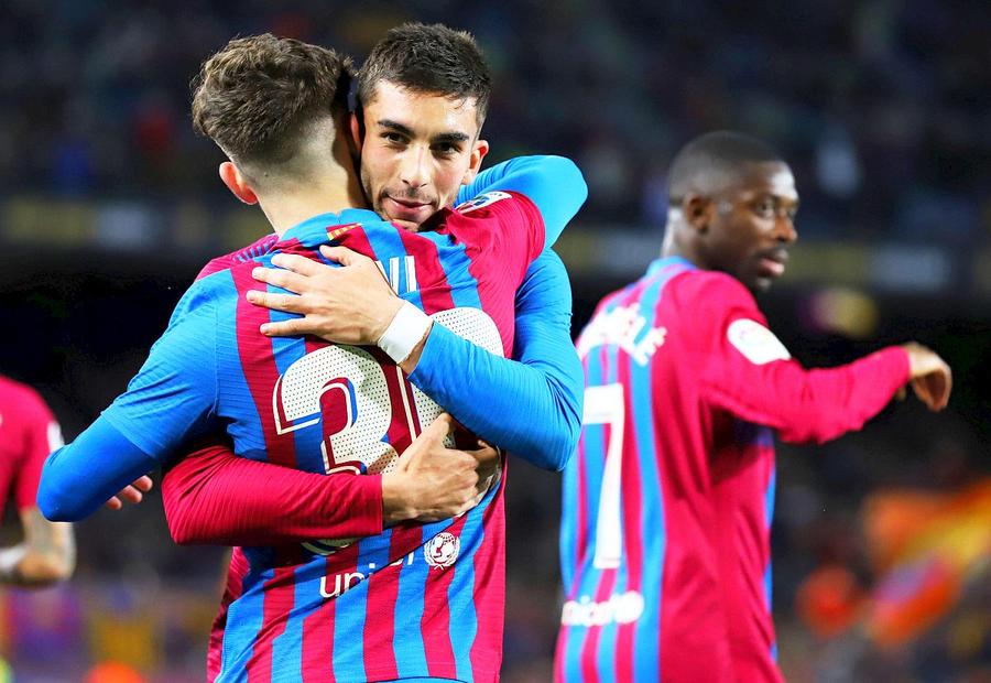 Ronald Araujo (23 de ani), fundaș central, și Gavi (17 ani) reprezintă viitorul Barcelonei / foto: Imago Acord până în 2026! Barcelona îi prelungește contractul unui titular: clauză de un miliard de euro!