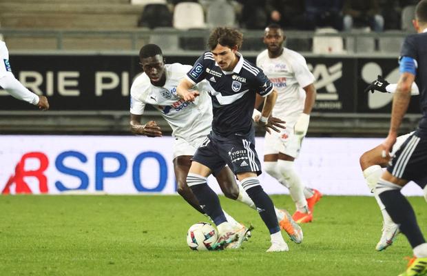 Antrenorul lui Bordeaux l-a caracterizat pe Pitu, la două luni de la transfer: „E mingicar, dar acolo are probleme”