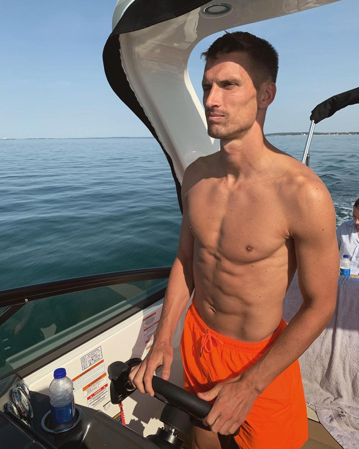 A răpus-o pe FCSB în lupta pentru titlu, iar acum este fotomodel: „Nu pot să uit acel gol, mai ales că rezultatul i-a șocat pe adversari”