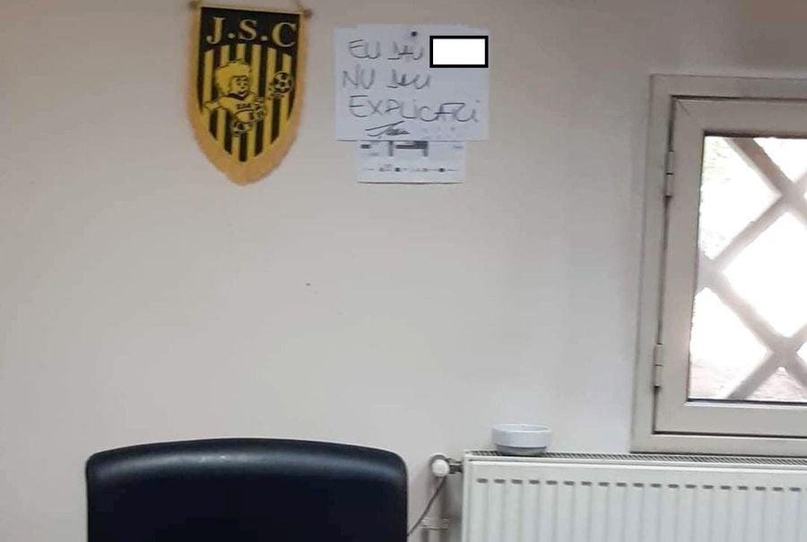 Mesajul obscen afișat în sediul FRH Situație absurdă după mesajul obscen afișat de Mona Șania în sediul FRH: „Chiar eu l-am dat jos!”