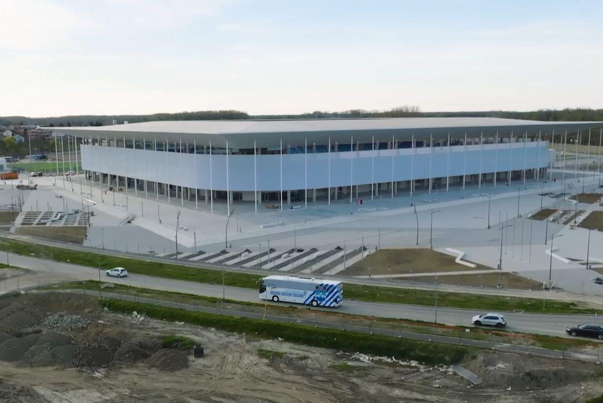 Guvernul maghiar a mai ridicat un stadion de 5 stele în afara țării » Imagini spectaculoase cu proiectul de 65 de milioane de euro