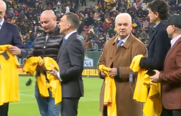 „Adică eu n-am onoare?!” » A răbufnit după imaginile cu Hagi și Iordănescu: „Plenară ca pe vremea lui Ceaușescu!”