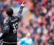 Bogdan Lobonț, „bombardat” de legendele lui Liverpool pe Anfield