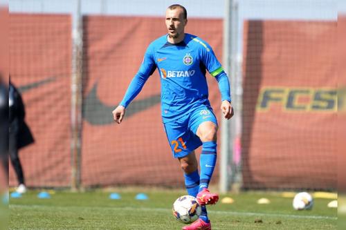 Vlad Chiricheș a revenit pe teren în amicalul FCSB - Gloria Buzău // sursă fotografii: Facebook FCSB & Gloria Buzău