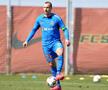 Vlad Chiricheș a revenit pe teren în amicalul FCSB - Gloria Buzău // sursă fotografii: Facebook FCSB & Gloria Buzău
