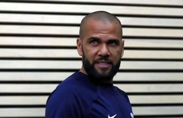 Fosta soție a lui Dani Alves, mesaj cu subînțeles: „Uneori va trebui să stai la masă cu Iuda”