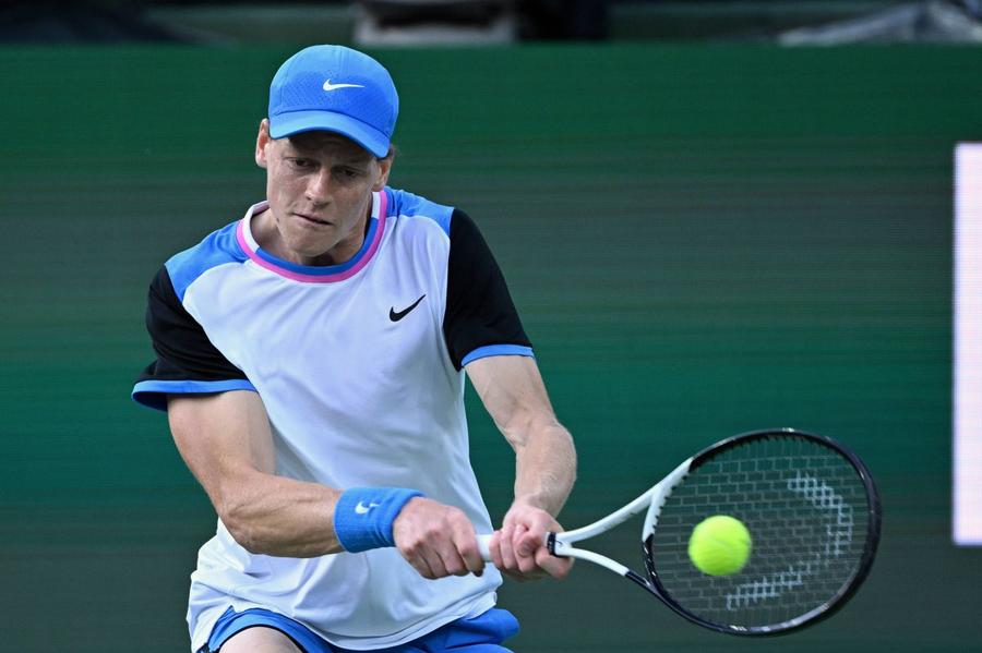 Jannik Sinner a fost dominant pe hard, dar lucrurile au stat diferit pe zgură / foto: Imago Images Lovitură pentru Jannik Sinner » Italianul poate rata al doilea obiectiv major al sezonului: „Ceva e în neregulă”