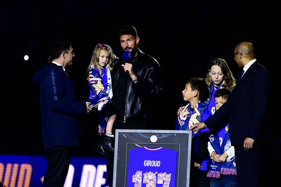 Olivier Giroud, celebrat pe Stade de France înainte de startul partidei Kylian Mbappe l-a egalat pe Thierry Henry în topul golgheterilor Franței: „Este o nebunie, dar îmi place!”