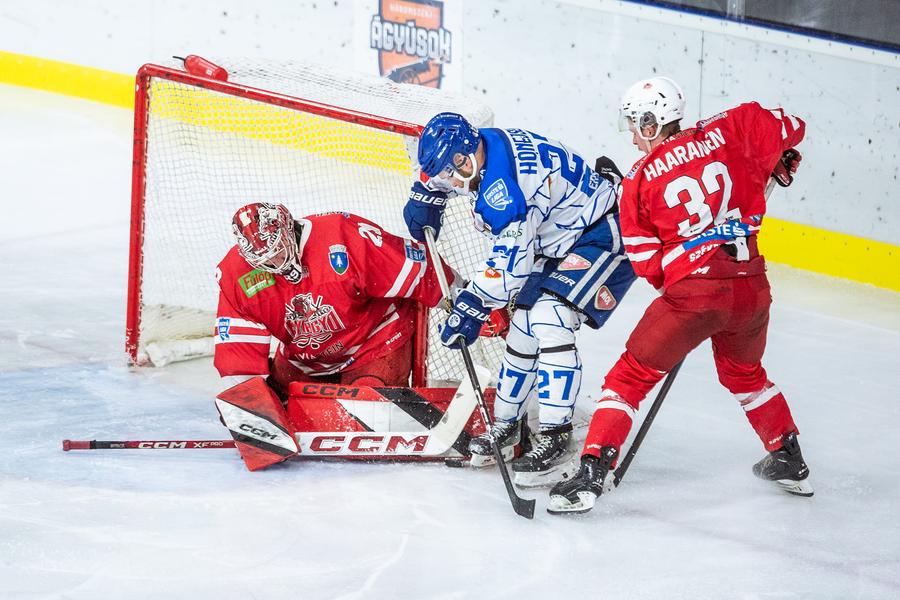 ACSH Gheorgheni vs. HSC Csikszereda/Foto: Facebook (FRHG) Meciuri spectaculoase în semifinalele Campionatului Național de hochei » Cum arată finala și când va avea loc