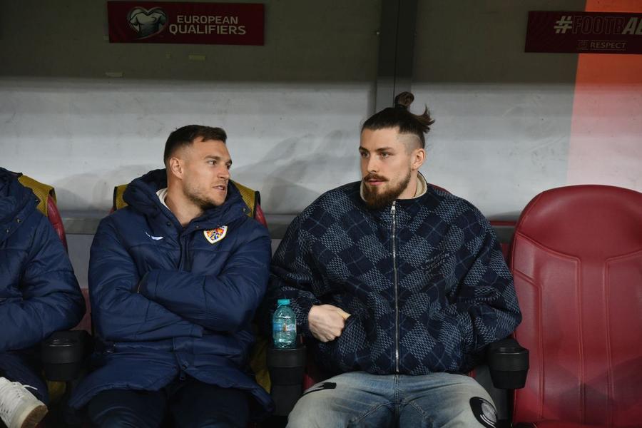 Radu Drăgușin și Dennis Politic, România - Bosnia/ foto: Cristi Preda (GSP) Când revine Radu Drăgușin pe teren? Impresarul fundașului a făcut anunțul la GSP Live Special