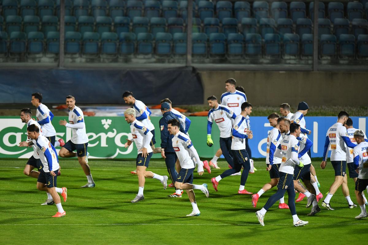 Ce a vrut să spună? Mircea Lucescu, declarație interpretabilă, înainte de San Marino - România: „Credeți că dacă îi vedeți se schimbă lucrurile?”