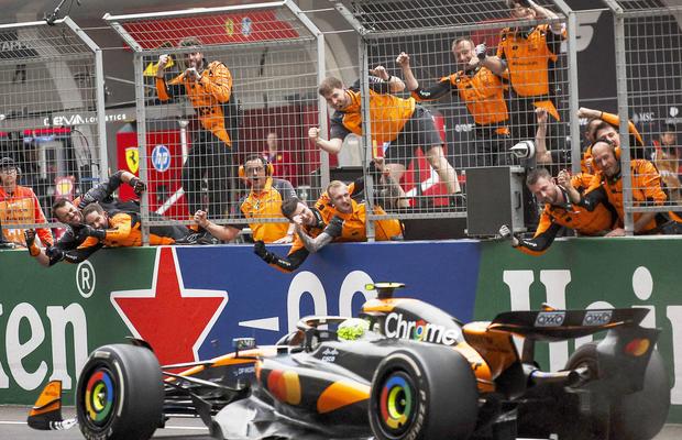 McLaren, record după 12 ani: trei victorii consecutive în Formula 1 și a 50-a dublă din istorie