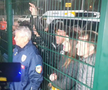 Imagini în oglindă la 14 ani distanță » Același gard, alt selecționer: Mircea Lucescu le-a făcut pe plac fanilor, care au primit cadouri
