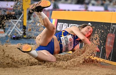 România participă cu nouă sportivi la Campionatele Mondiale de Atletism de la Tokyo » COSR a onorat memoria Iolandei Balaș înainte de plecare atleților spre Japonia