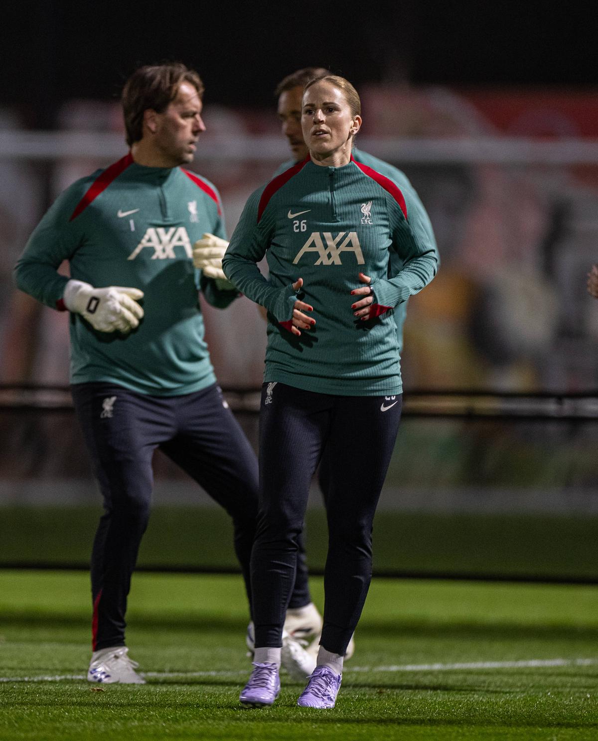 Prima femeie care joacă un meci pentru echipa masculină a legendelor lui Liverpool