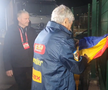 Imagini în oglindă la 14 ani distanță » Același gard, alt selecționer: Mircea Lucescu le-a făcut pe plac fanilor, care au primit cadouri