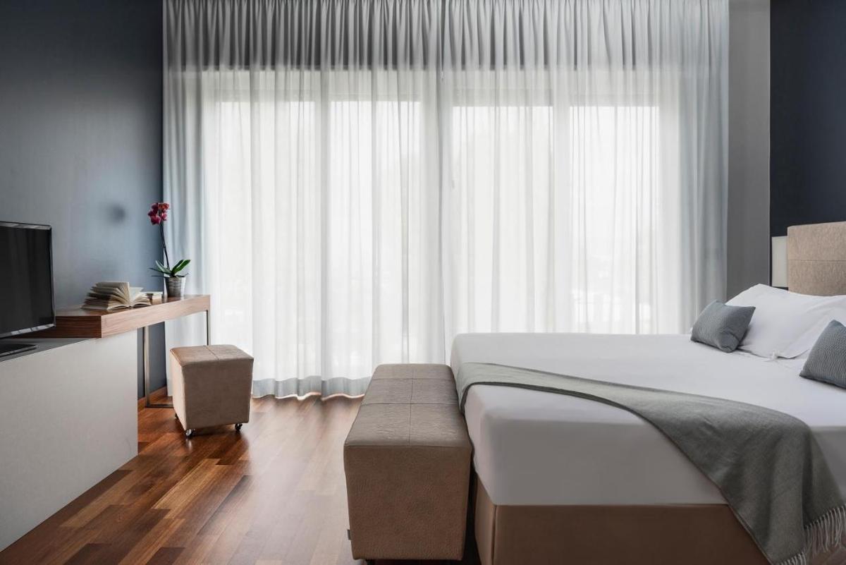 Cât costă cazarea „tricolorilor” la singurul hotel cu SPA din San Marino + Cum arată vestiarul României pe miniarena națională