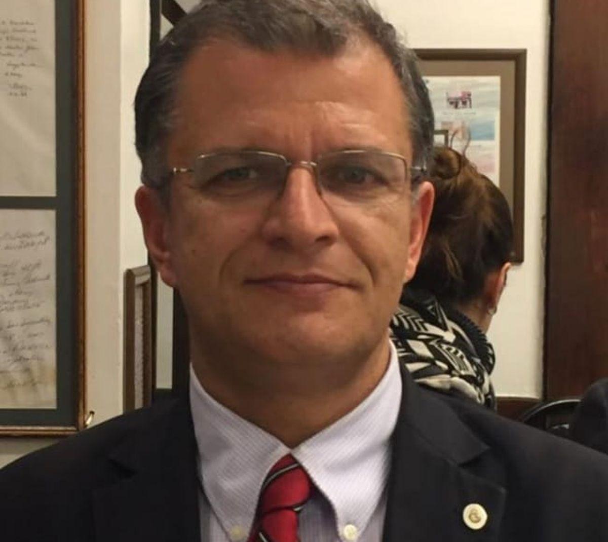 Enis Tulça, profesor universitar turc din Istanbul, cu origini românești