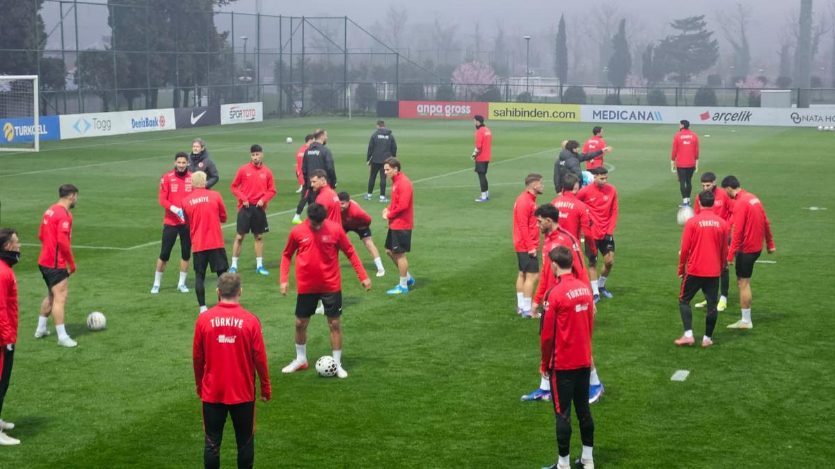 Antrenamentul Turciei, cu trei zile înaintea „barajului” cu România: imagini de la bază