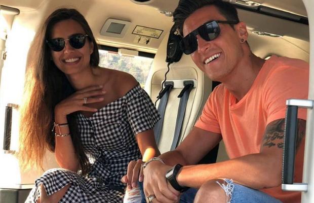 COVID-19. Mesut Özil câștigă 350.000 de lire pe săptămână și are vilă de 10 milioane, dar refuză tăierea salariului