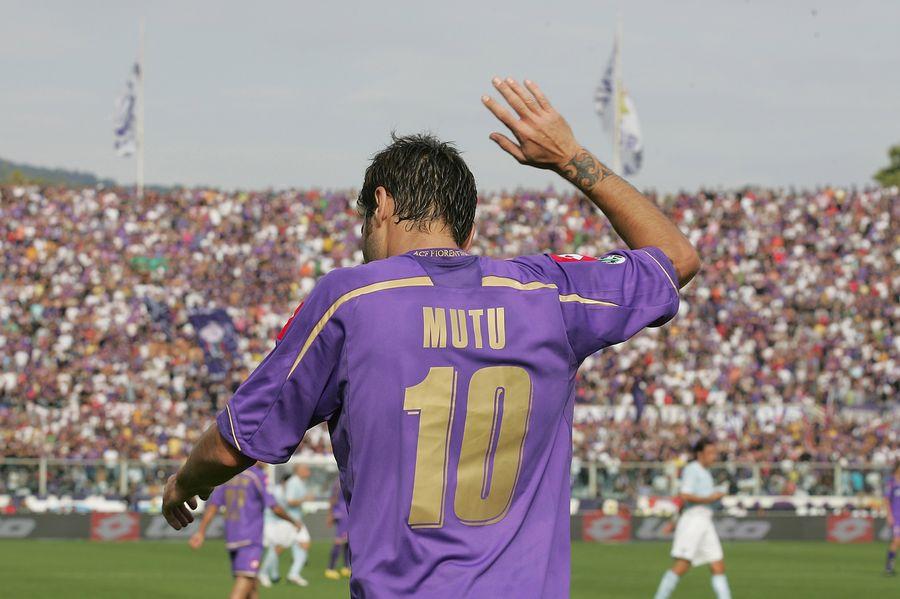 Cinci sezoane în tricoul viola (2006-2011), Mutu a fost golgeterul Fiorentinei în Coppa Italia 2009-2010, cu 4 reușite / FOTO Gulliver/Gettyimages „Man, înlocuitorul lui Ribery” » Românul se pregătește de un transfer spectaculos! Ce profit poate face Parma