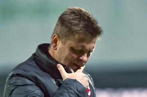 Gaz Metan a învins-o pe Dinamo, scor 4-1. Dusan Uhrin, antrenorul „câinilor”, nu a găsit explicații pentru jocul dezastruos al echipei sale.