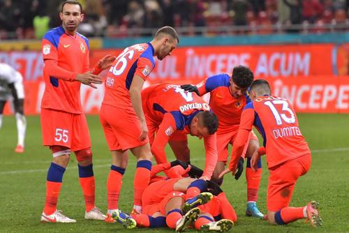 Toni Petrea, antrenorul FCSB, a anunțat că Paulo Vinicius (numărul 55) nu va fi disponibil nici pentru partida cu Farul.