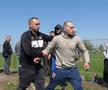 Au curs sute de litri de bere la derby-ul liderului din Dâmbovița: „Suntem ca nea Gigi, toți sunt împotriva noastră” + Scandal cu arbitrul: „Ai luat bani de la ăștia? Ți-au dat primă de Paște?”