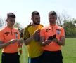 Au curs sute de litri de bere la derby-ul liderului din Dâmbovița: „Suntem ca nea Gigi, toți sunt împotriva noastră” + Scandal cu arbitrul: „Ai luat bani de la ăștia? Ți-au dat primă de Paște?”