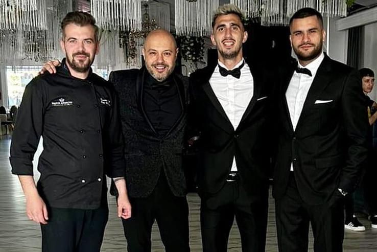 Mihai Mitoșeru e announcer-ul de la petrecerea lui Ivan / Sursă foto: Facebook