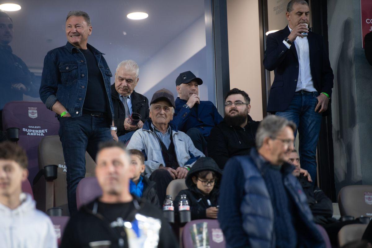 Mititelu jr., mesaj tăios la pauza meciului Rapid - FCSB: „Distrugerea fotbalului românesc prin manevrarea arbitrajului”