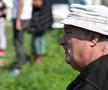 Au curs sute de litri de bere la derby-ul liderului din Dâmbovița: „Suntem ca nea Gigi, toți sunt împotriva noastră” + Scandal cu arbitrul: „Ai luat bani de la ăștia? Ți-au dat primă de Paște?”