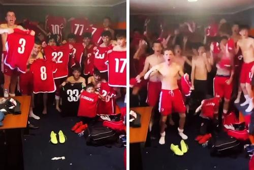Atmosferă ca-n PCH! Dinamoviștii mici au făcut spectacol în vestiar, după victoria din Liga Elitelor: „Vor da totul pentru ca visul lor să devină realitate”