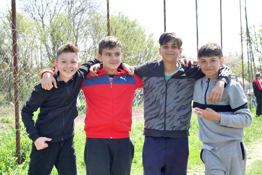 Puștii din Brăniștea sunt nelipsiți de la derby-urile liderului din L5 Au curs sute de litri de bere la derby-ul liderului din Dâmbovița: „Suntem ca nea Gigi, toți sunt împotriva noastră” + Scandal cu arbitrul: „Ai luat bani de la ăștia? Ți-au dat primă de Paște?”