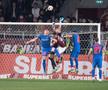 Rapid - FCSB. Joonas Tamm în duel cu Dragoș Grigore (foto: Raed Krishan/GSP)